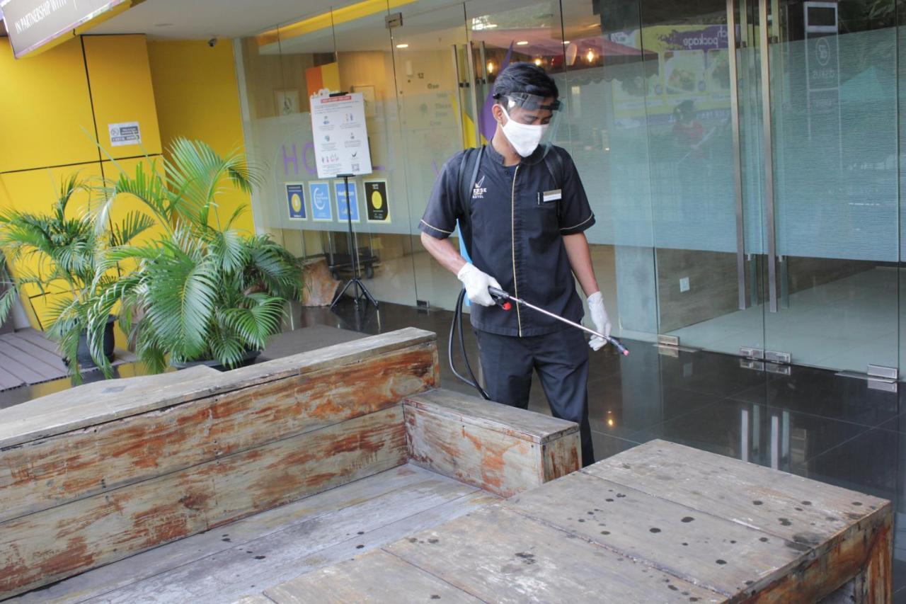 Verse Lite Hotel Gajah Mada Jakarta Exterior photo