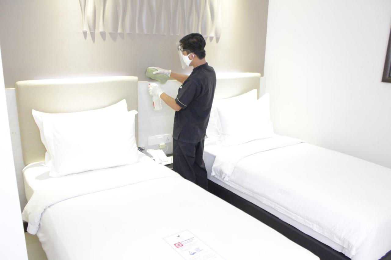Verse Lite Hotel Gajah Mada Jakarta Exterior photo