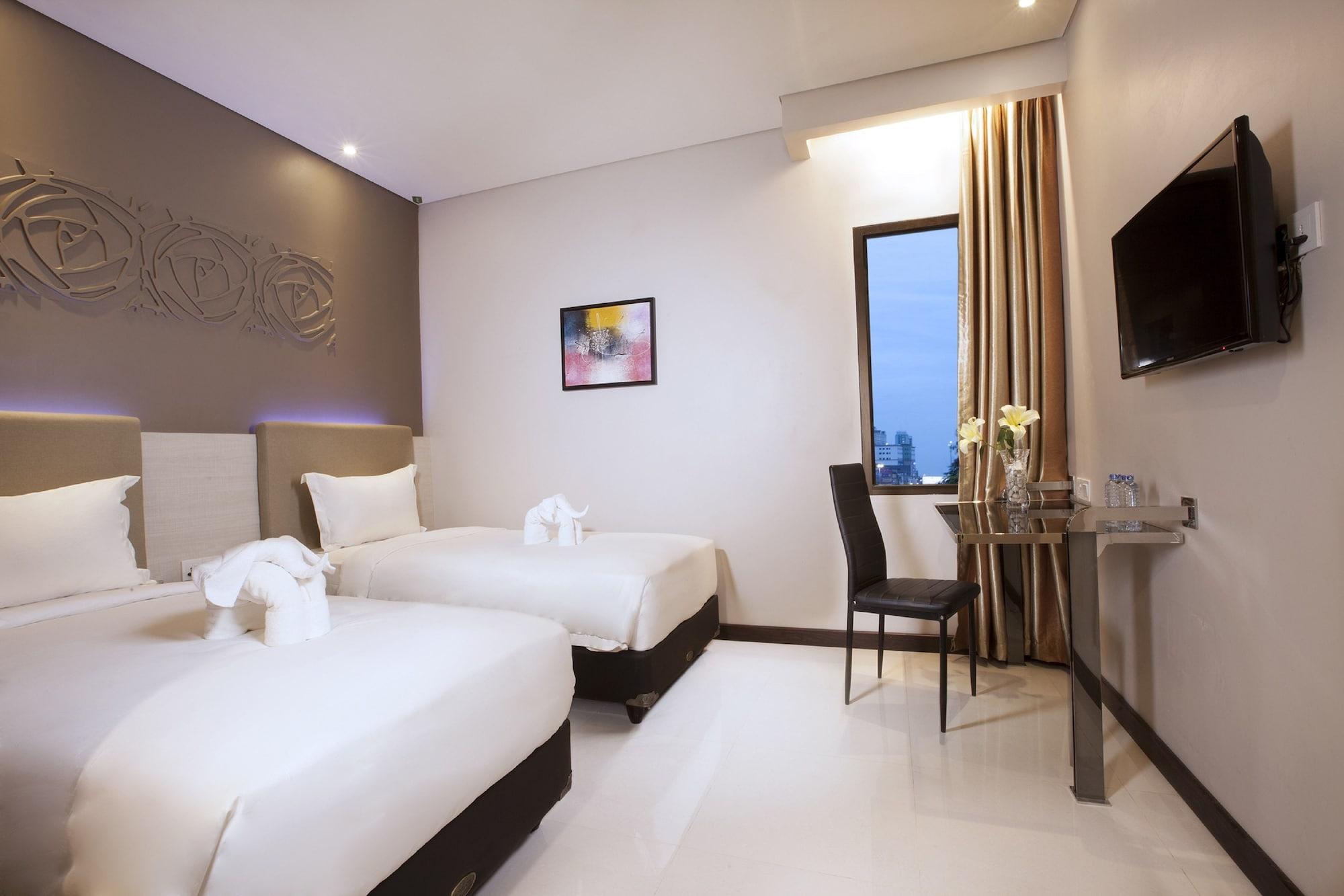 Verse Lite Hotel Gajah Mada Jakarta Exterior photo