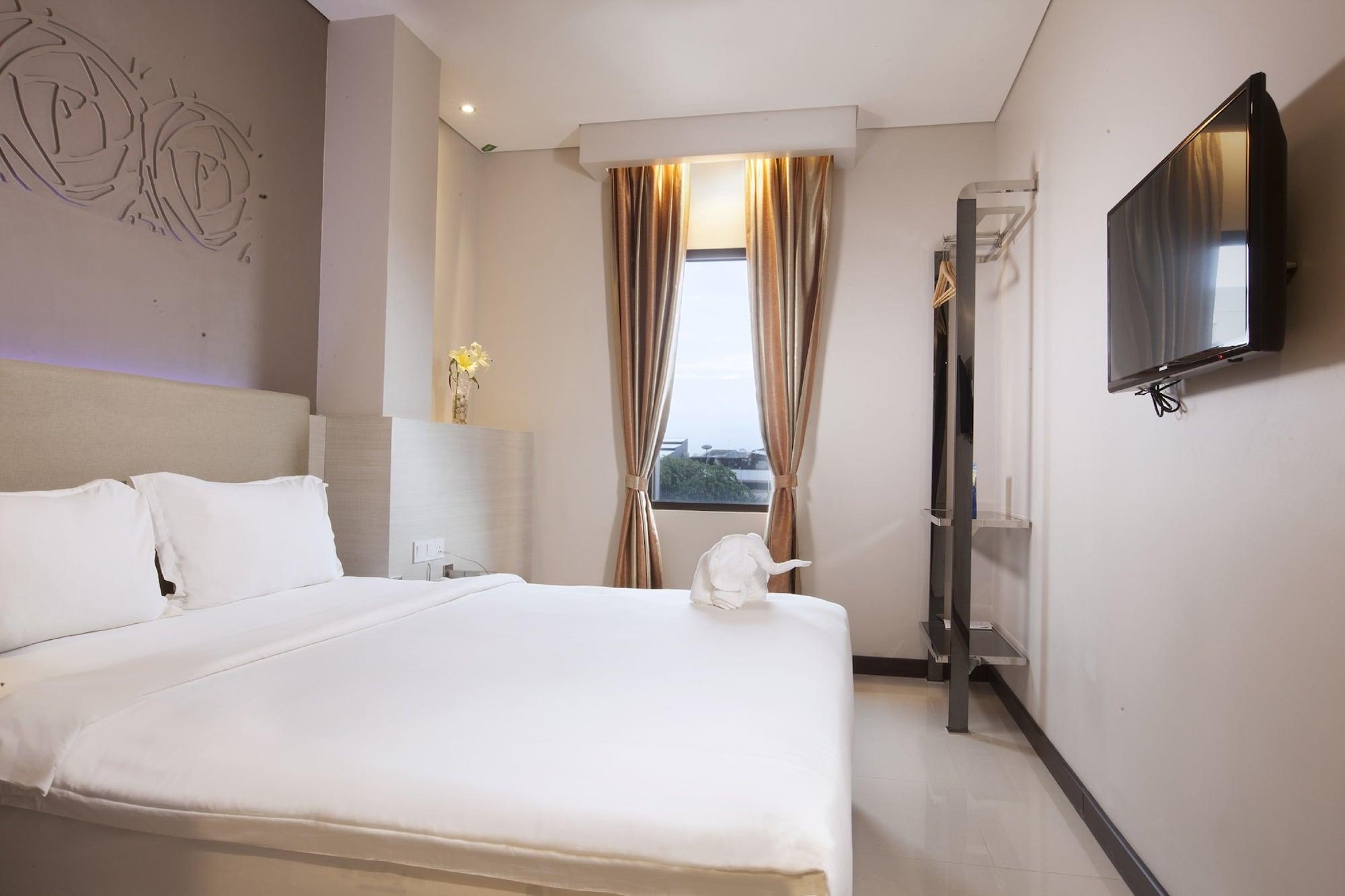 Verse Lite Hotel Gajah Mada Jakarta Exterior photo
