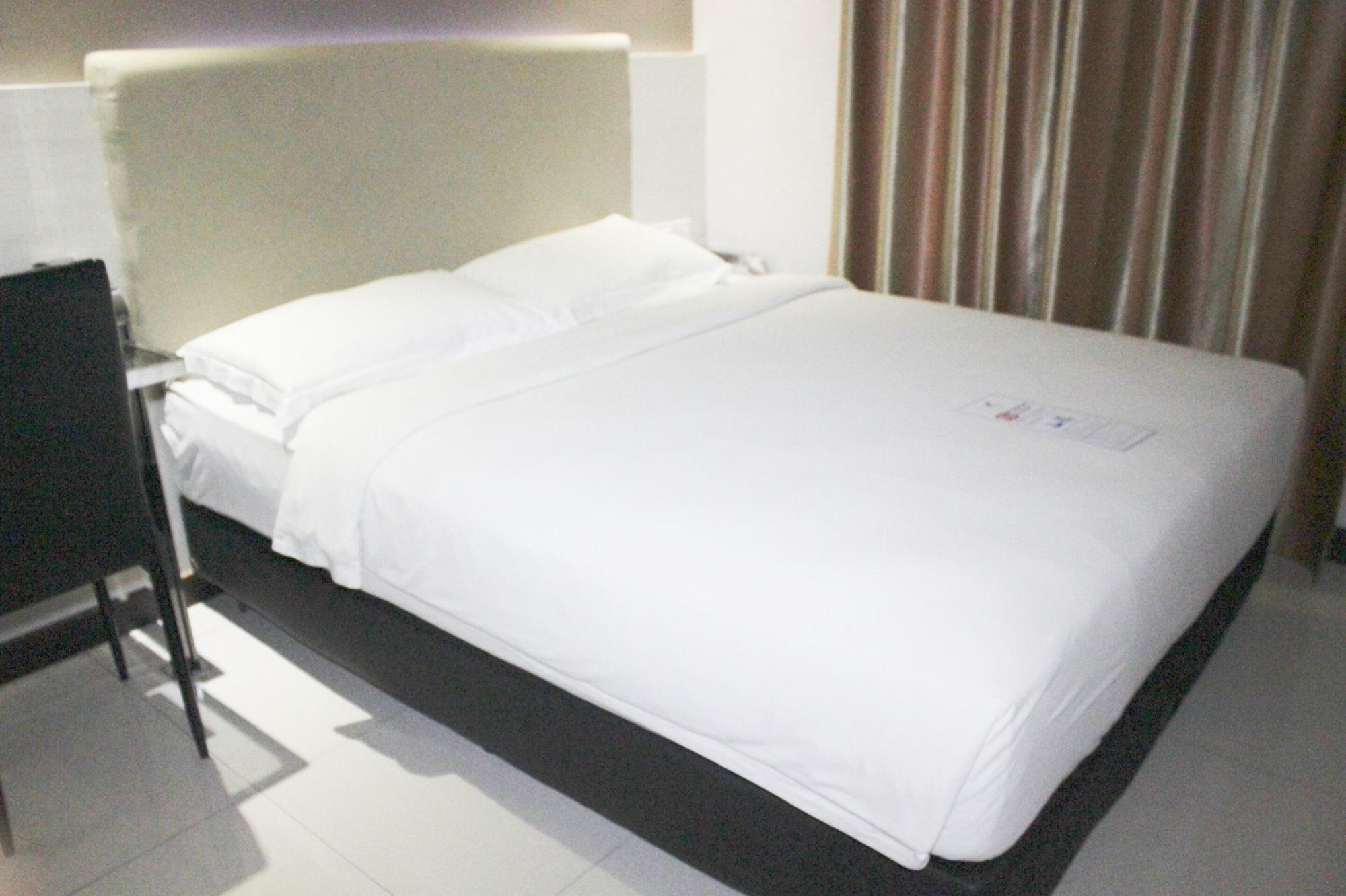 Verse Lite Hotel Gajah Mada Jakarta Exterior photo