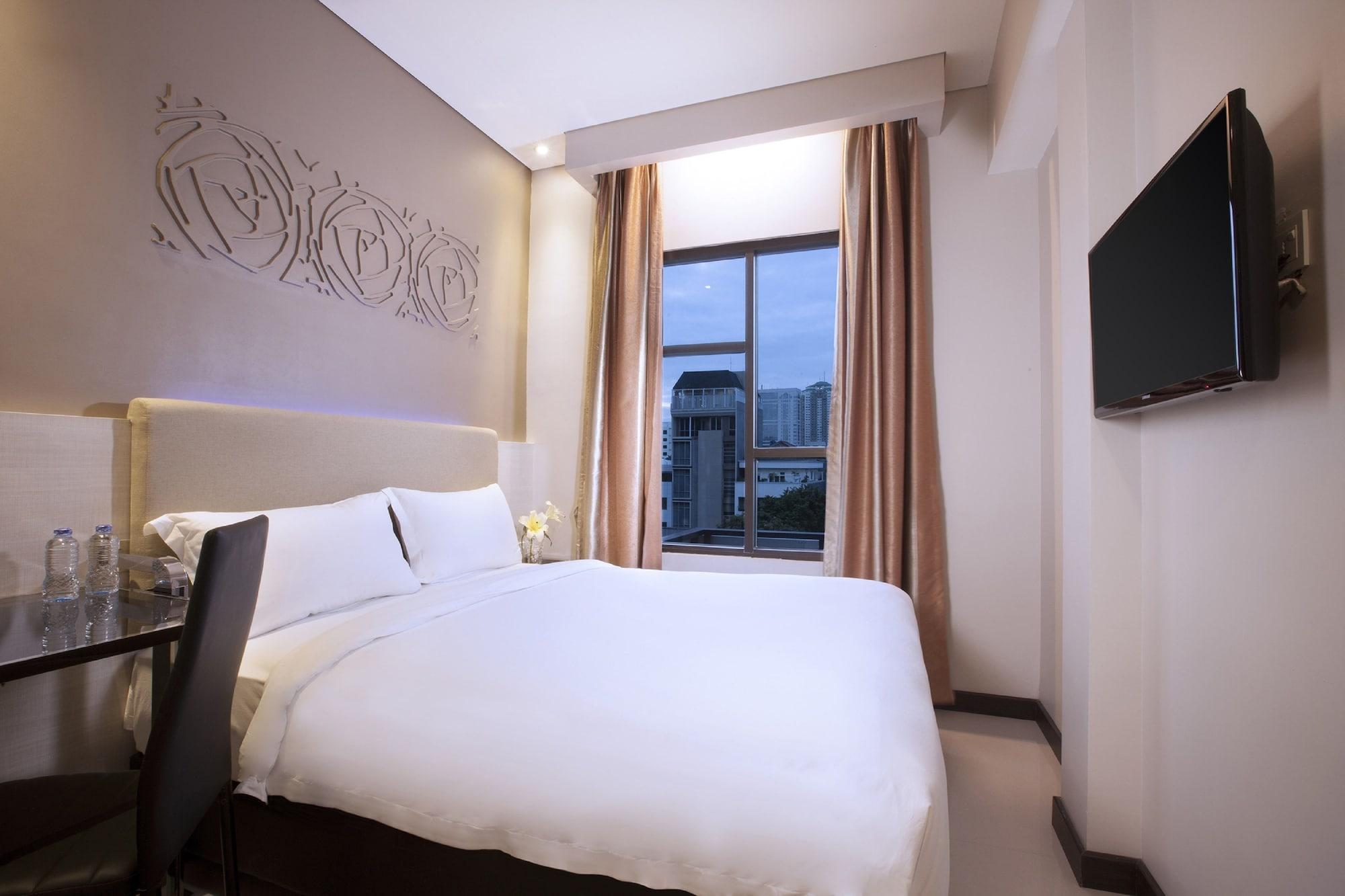 Verse Lite Hotel Gajah Mada Jakarta Exterior photo
