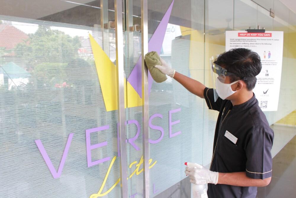 Verse Lite Hotel Gajah Mada Jakarta Exterior photo
