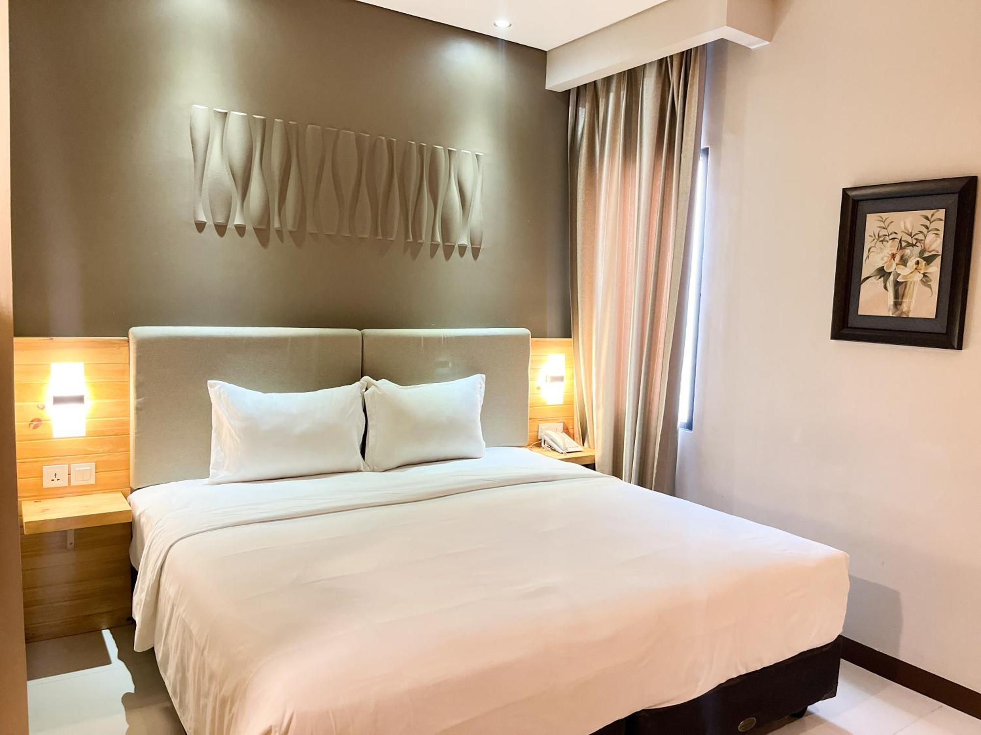 Verse Lite Hotel Gajah Mada Jakarta Exterior photo