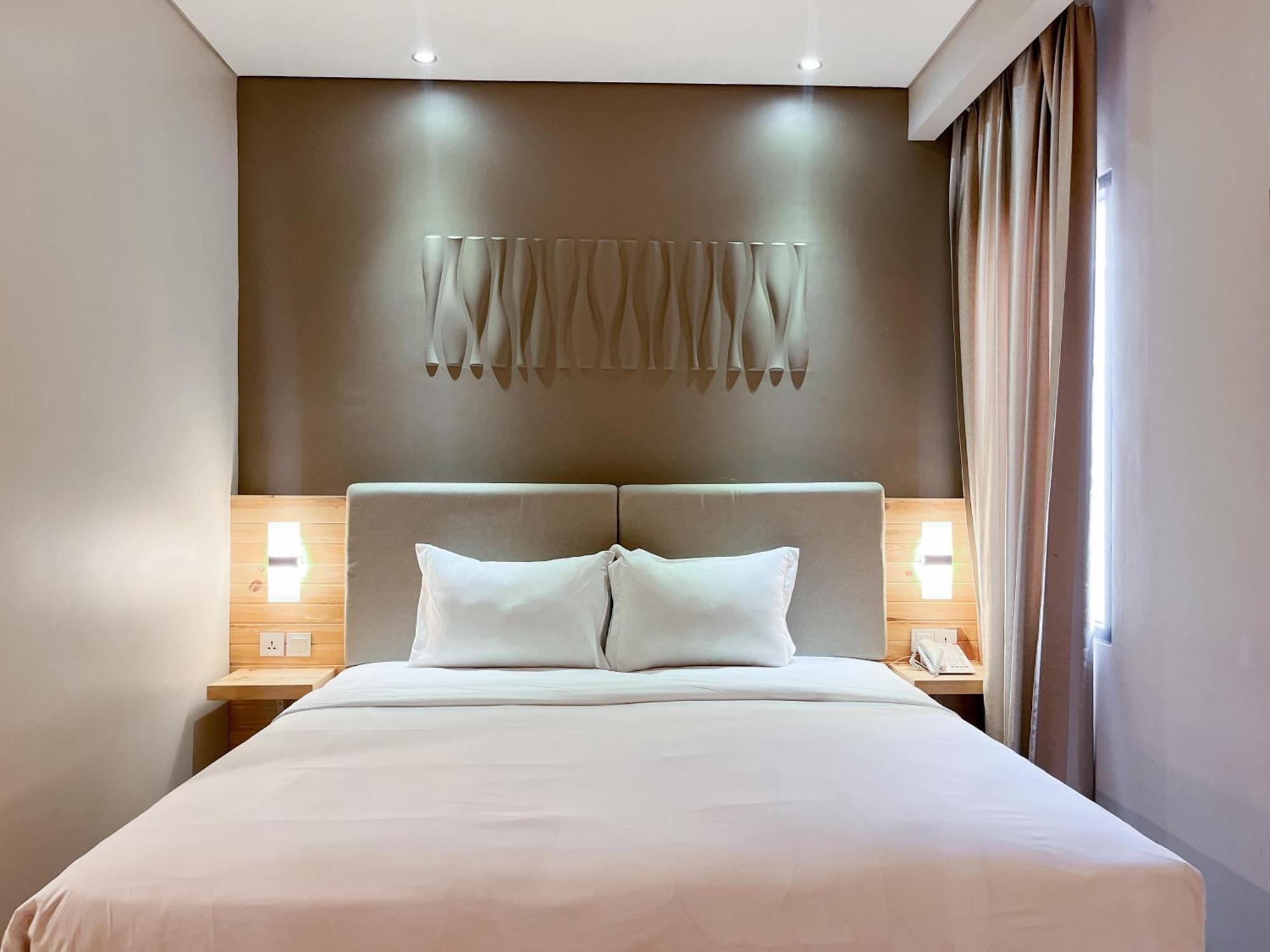 Verse Lite Hotel Gajah Mada Jakarta Exterior photo