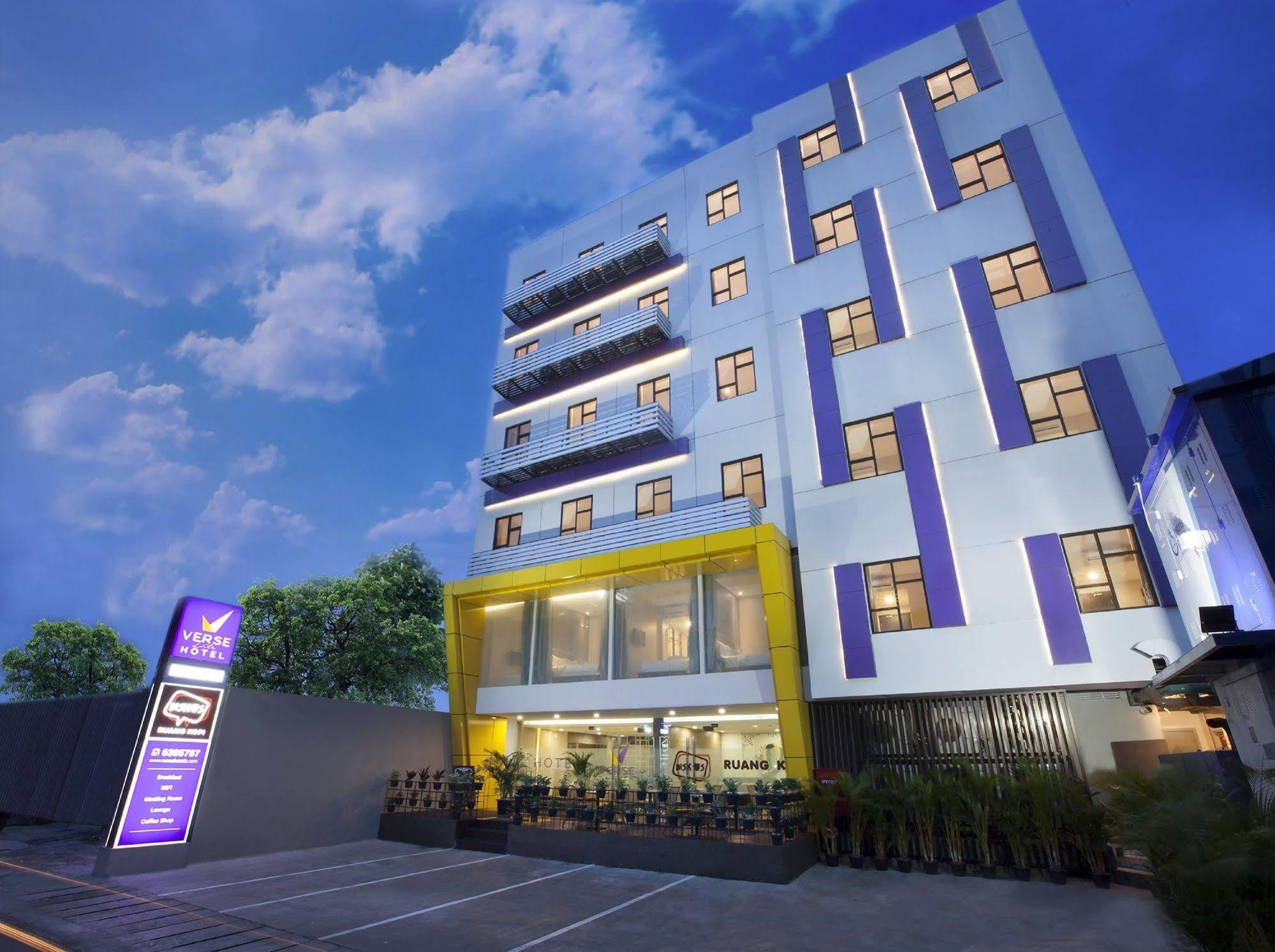 Verse Lite Hotel Gajah Mada Jakarta Exterior photo